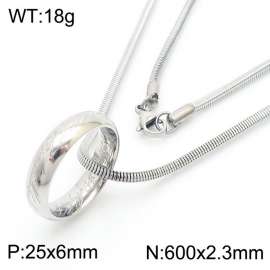 European and American fashion stainless steel 600 × 2.3mm Snake Bone Chain Hanging Ring Pendant Charm Silver Necklace