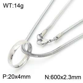 European and American fashion stainless steel 600 × 2.3mm Snake Bone Chain Hanging Ring Pendant Charm Silver Necklace