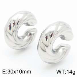 Fashionable and personalized stainless steel wrinkled C-shaped women's charming silver earrings