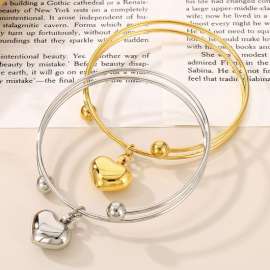 Fashionable and minimalist heart-shaped open bracelet with hollow pendant