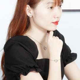 Sweet and simple hollow heart collarbone chain stainless steel set