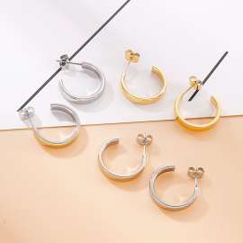 Geometric C-shaped semi-circular earrings
