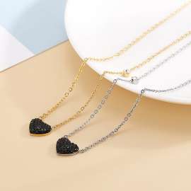 Diamond-encrusted heart-shaped pendant necklace, clavicle chain